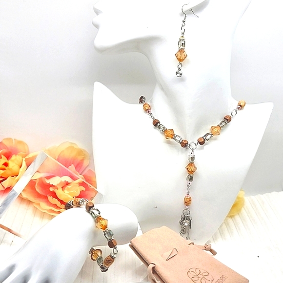 Amber Woodland Jewelry Set for Women includes Necklace, Bracelet & Earrings - Picture 1 of 11